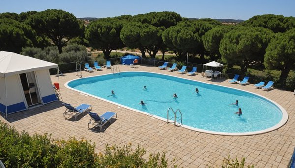 Camping avec piscine dans le morbihan : détente toute l'année