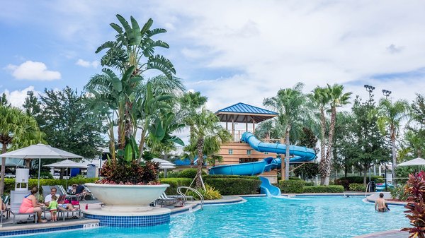 Découvrez les meilleurs campings du Pays Basque avec piscine chauffée pour des vacances inoubliables