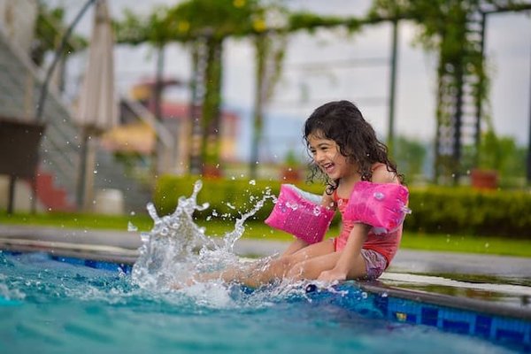 Découvrez le Meilleur camping sur l'Île de Ré avec piscine couverte et chauffée pour vos vacances