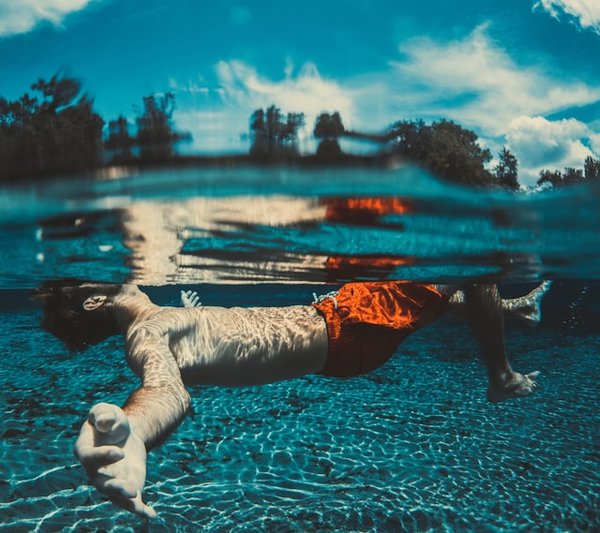 Vacances aquatiques dans un camping avec piscine couverte en Hérault
