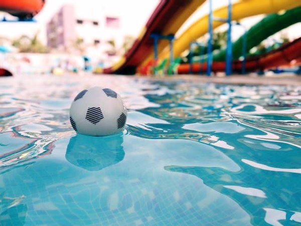 Camping 4 étoiles dans le var : détente et piscine !