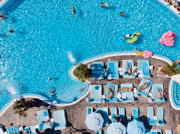 Guide des campings avec espace aquatique dans le Var