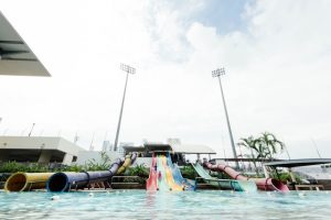 piscine avec toboggan